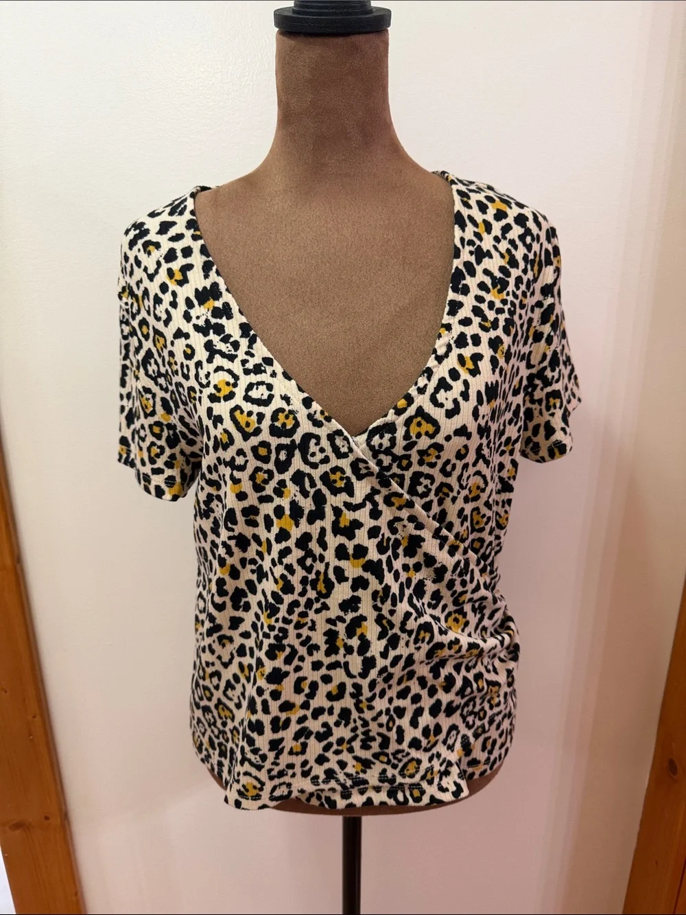 Leopard Print V Neck Wrap Top. Size XL, runs S to M. Spandex. NWOT.